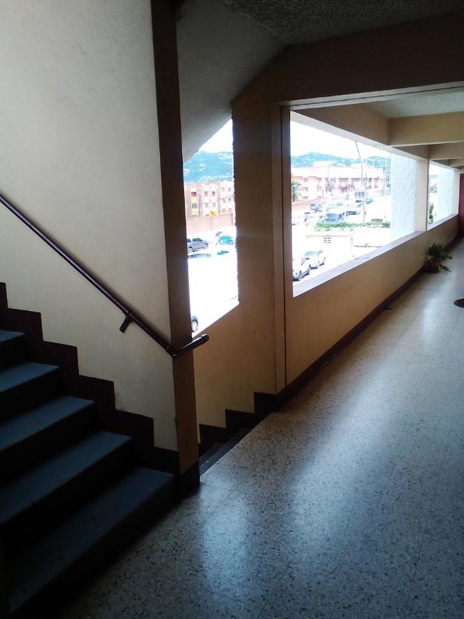 Nice Oakwood Constant Spring Rd Apt Apartment Кингстън Екстериор снимка