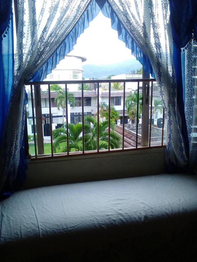 Nice Oakwood Constant Spring Rd Apt Apartment Кингстън Екстериор снимка